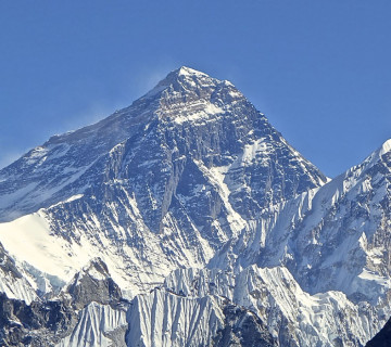 बहराइनका राजकुमारसहितको टोलीले गर्‍यो सगरमाथाको आरोहण